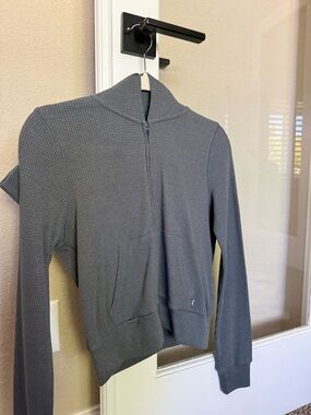 NWOT [Size: S] Aritzia TNA Cropped Waffle Zip Hoodie